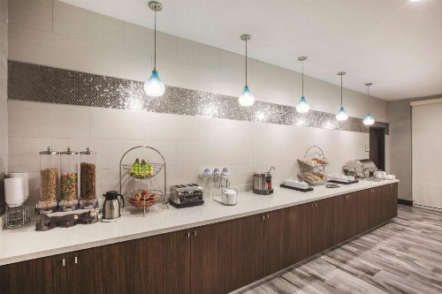 La Quinta Inn & Suites by Wyndham Baton Rouge - Port Allen image 14